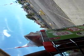 الكلبة السميكة تنتظر سيارة أجرة رقم اثنين